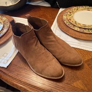 Steve Madden suede boots